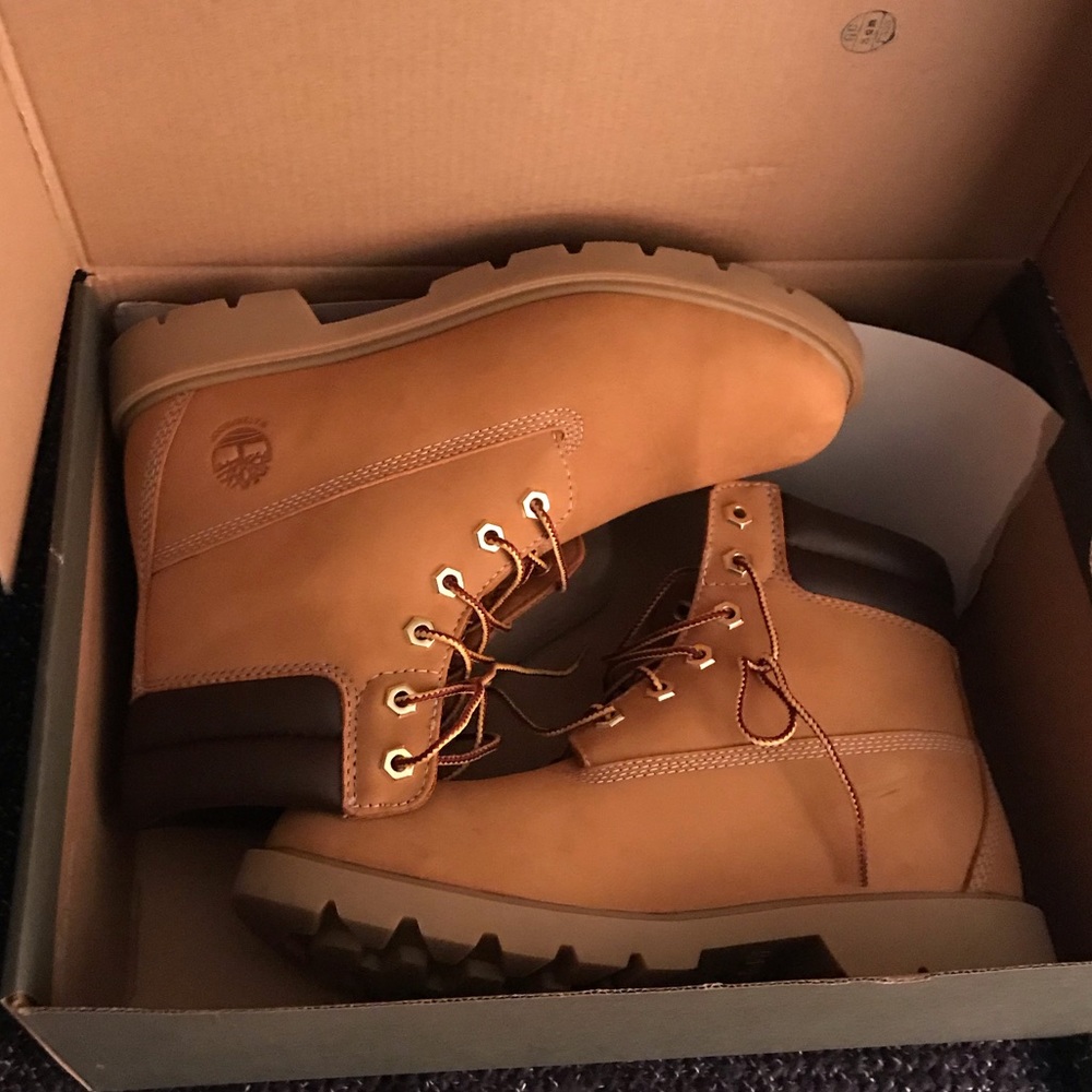 BRAND NEW women’s timberland boots size 8.5